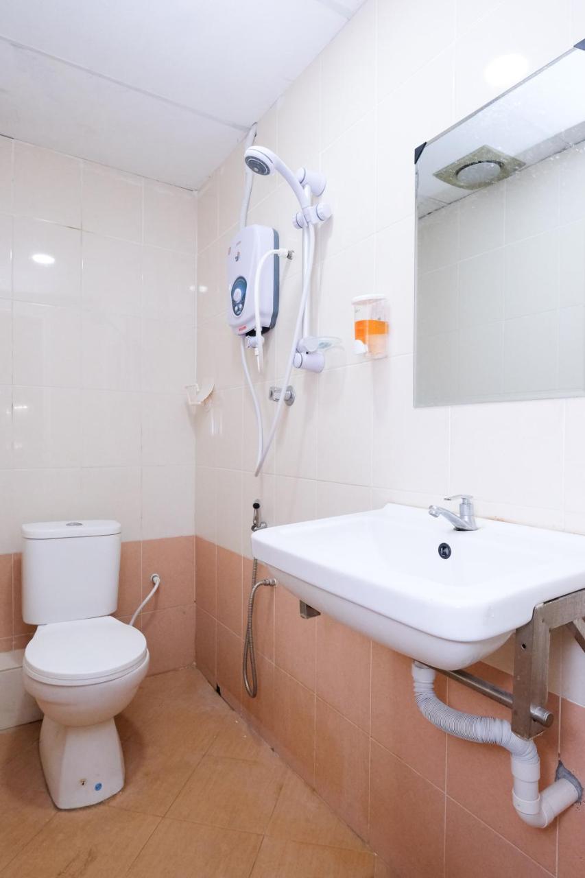 Oyo 715 Mr J Hotel Kota Bharu Ngoại thất bức ảnh